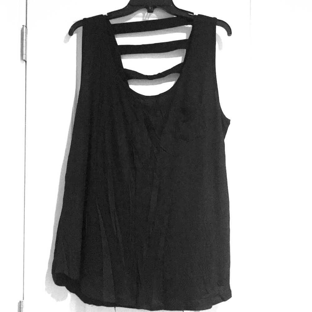 PLUS SZ TANK W/detail on back